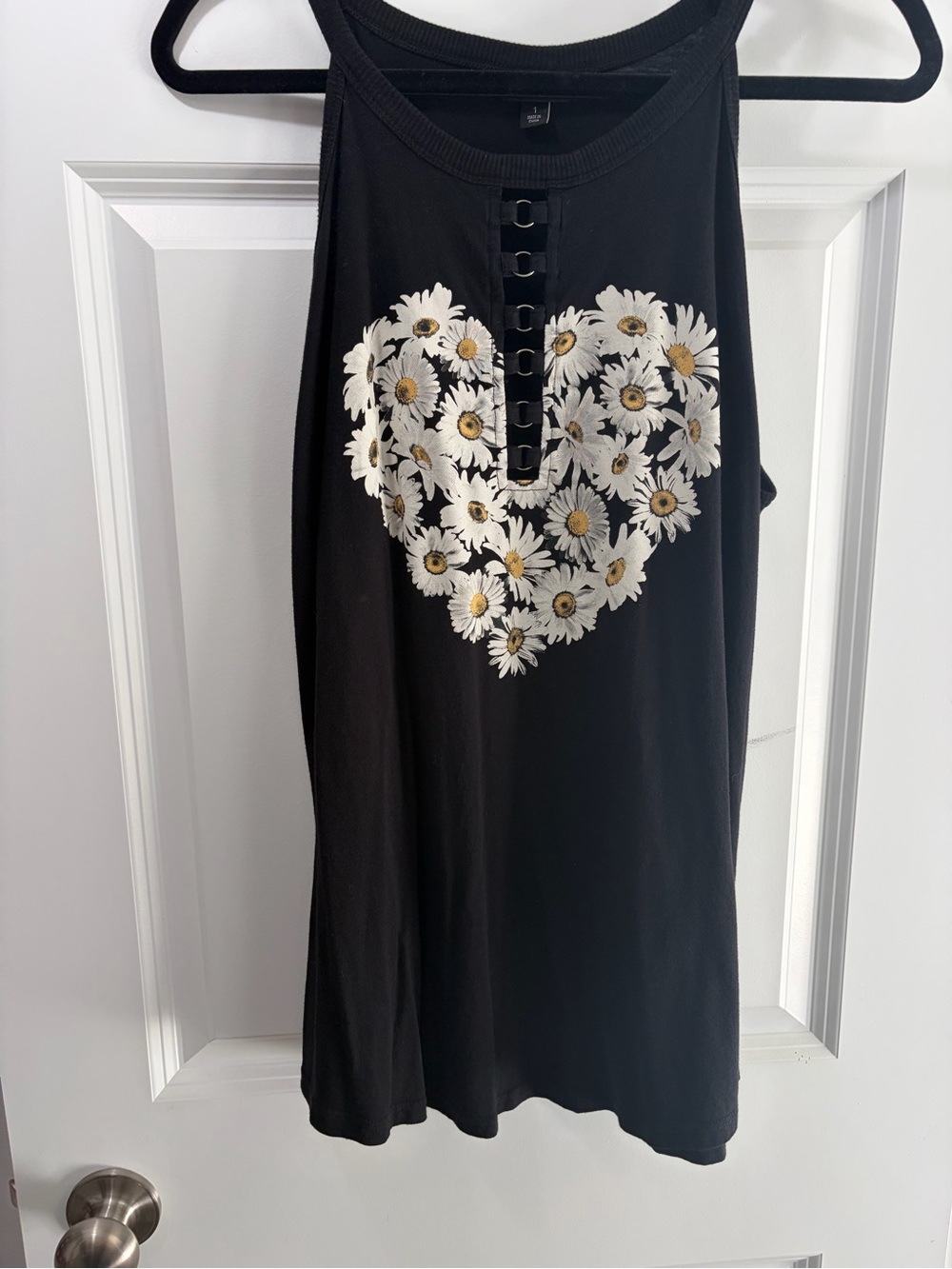 torrid Daisy Heart O-Ring Goddess Tank with Caged/Cutout Neckline Metal Accents